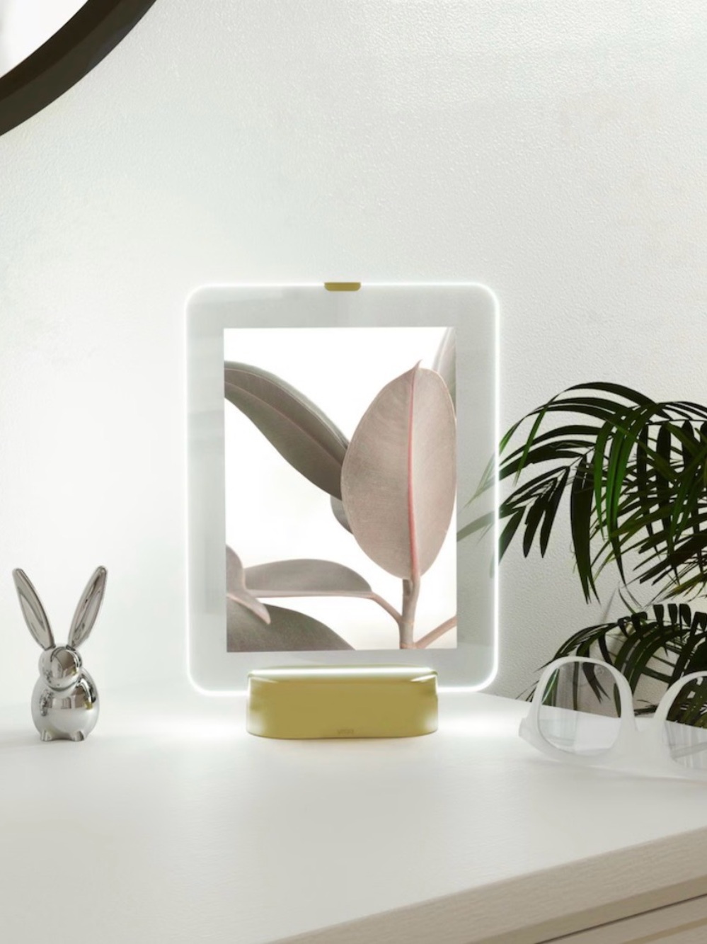 Umbra glo photo display